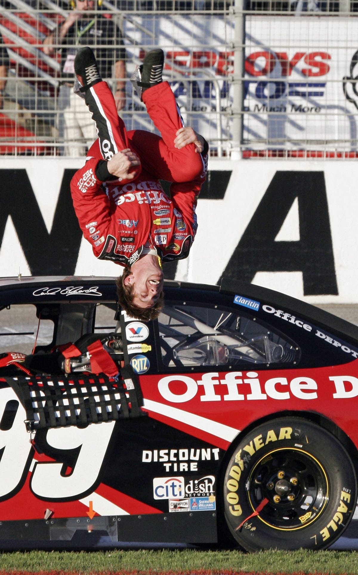 Carl Edwards 2008 Milwaukee Win: How Did He Do It? Lets Review the Race.