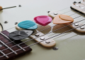 Using Jazz 3 White Pointed Pick: Easy Tips for Better Guitar Playing!