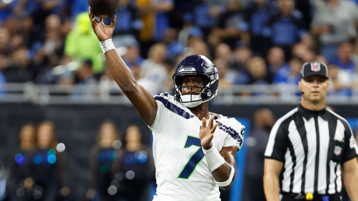 Kendricks or Smith? Week 5 Fantasy Football Start/Sit Dilemma.