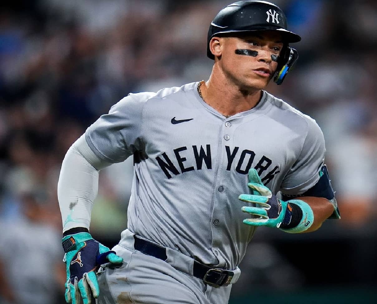Play Like a Pro with the best Yankees Golf Equipment!