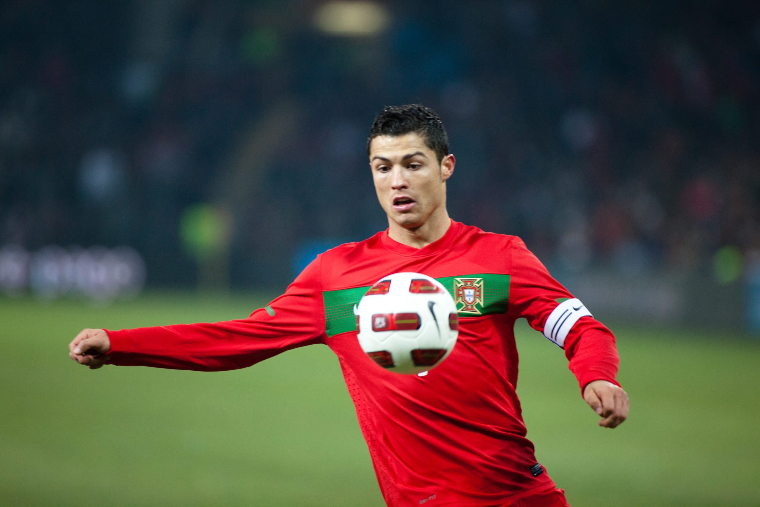 Did Ronaldo Ever Play Left Back? Simple Facts & FAQs