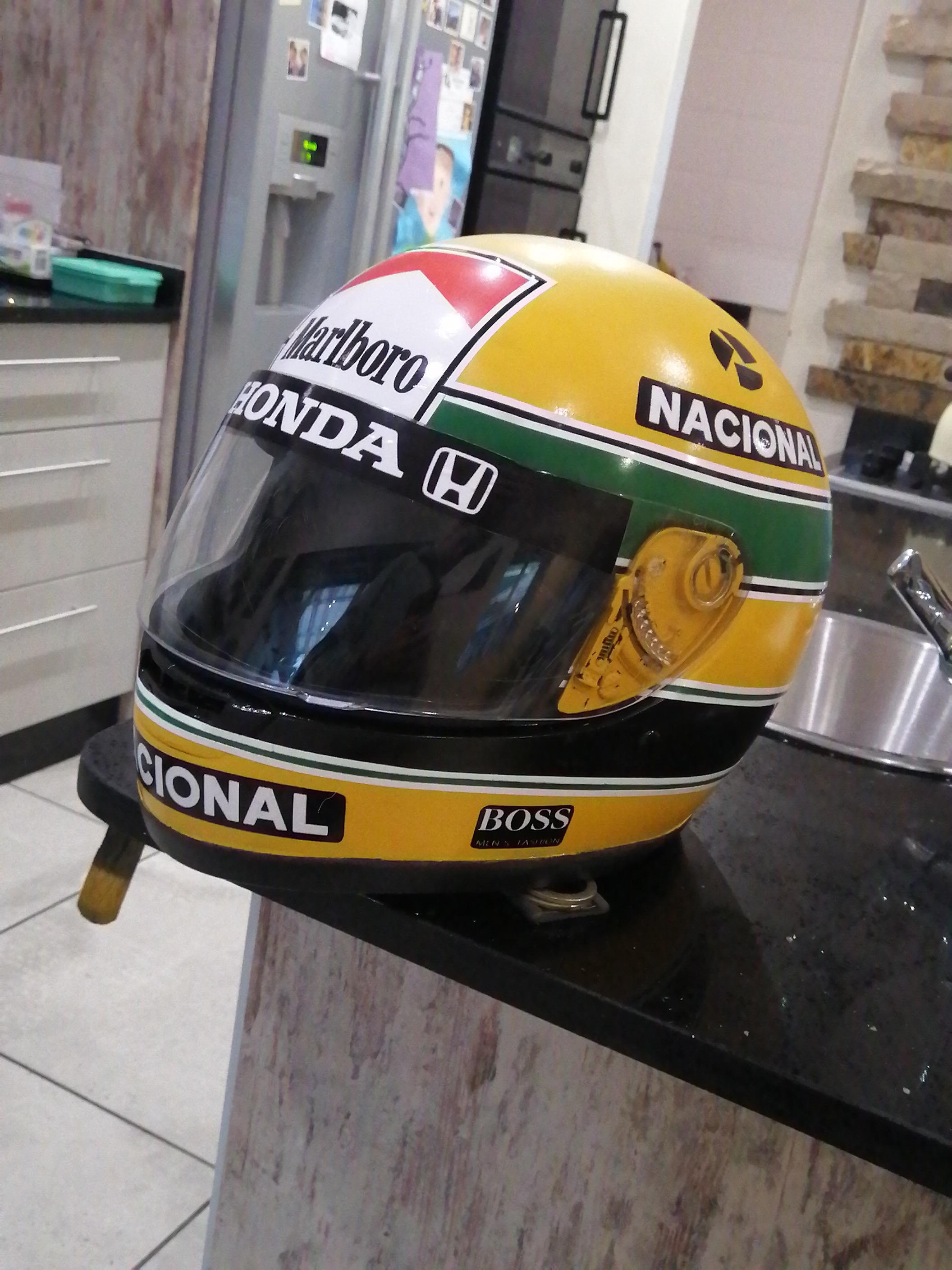 How do you take care of your valuable Senna helmet? Follow these easy maintenance steps.