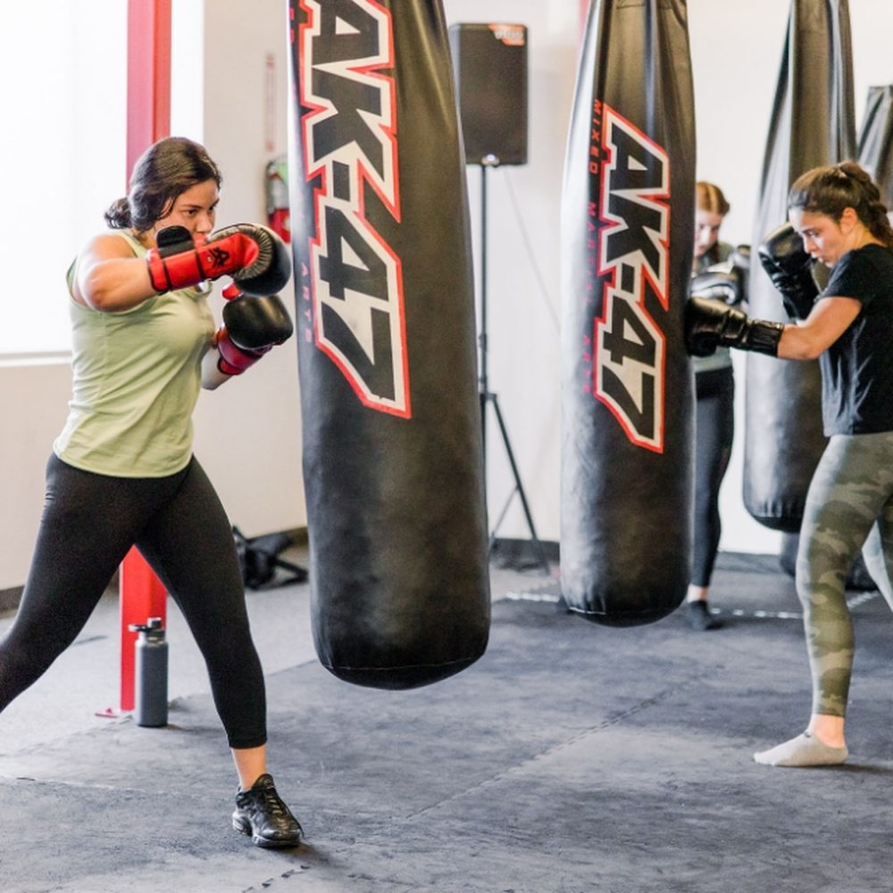 Are there beginner friendly womens boxing classes near me? Start your exciting fitness journey right now!