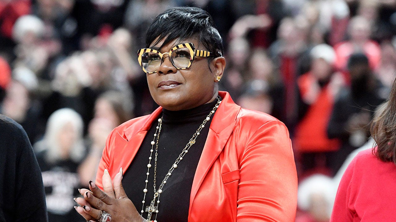 Understanding thecoli sheryl swoopes controversy: Key viewpoints from the popular forum chat.