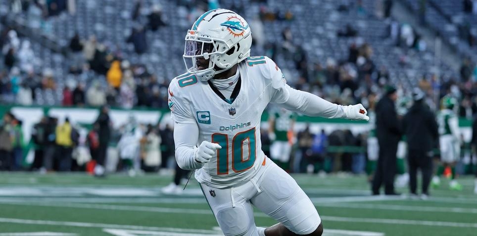 Are these good trades for Tyreek Hill in fantasy football? Analyze potential deals before you accept them.
