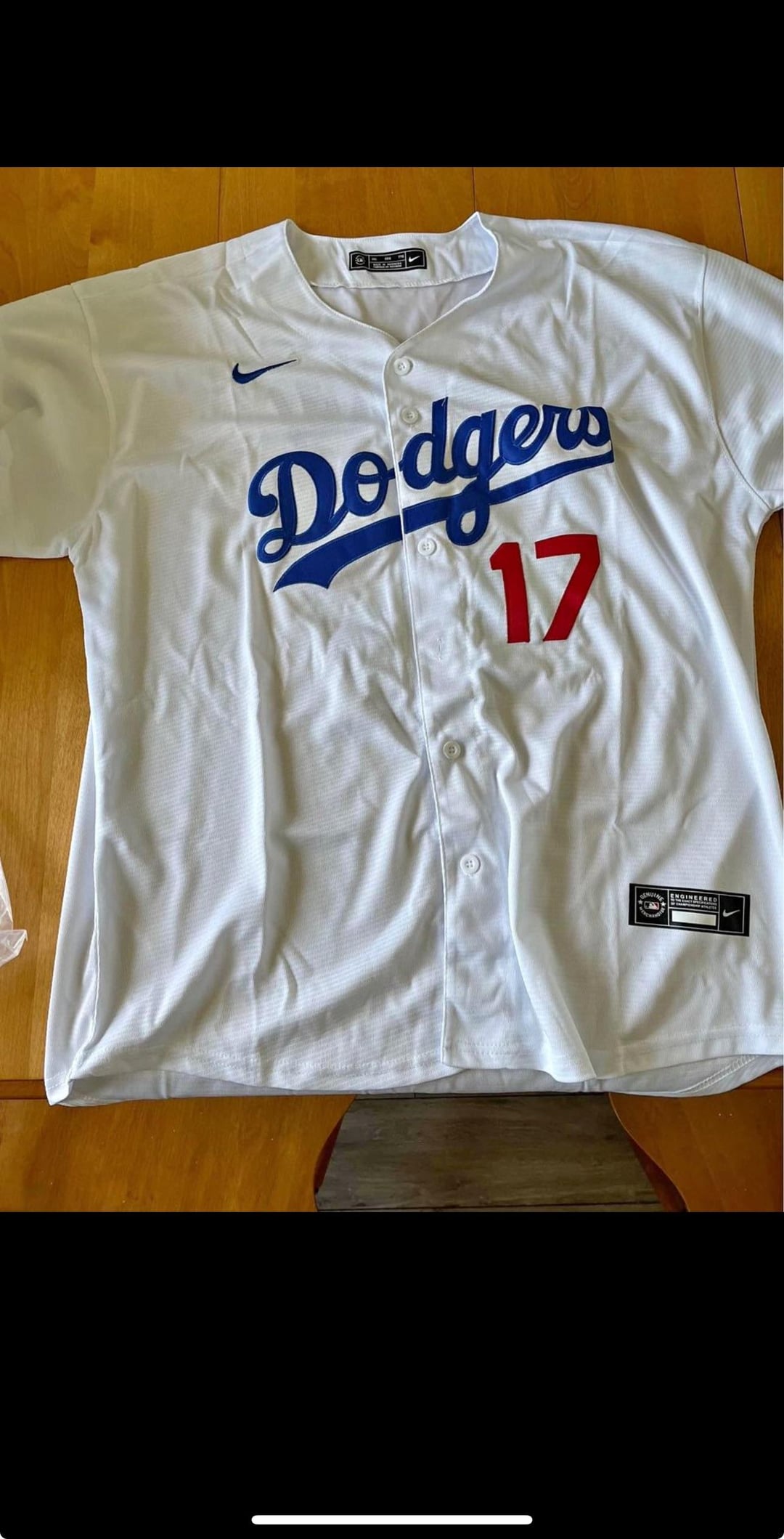 Is your Ohtani signed Dodgers jersey legit? Simple tips to help you spot fakes quickly.