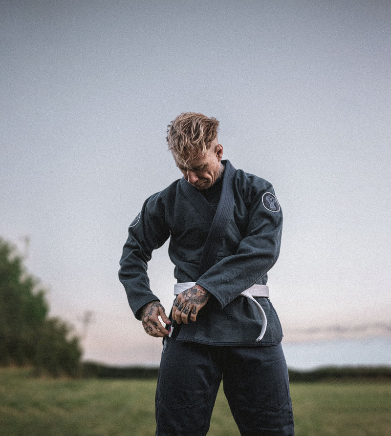 Searching for the best lightweight jiu jitsu gi? Avoid common mistakes with these useful buying insights.