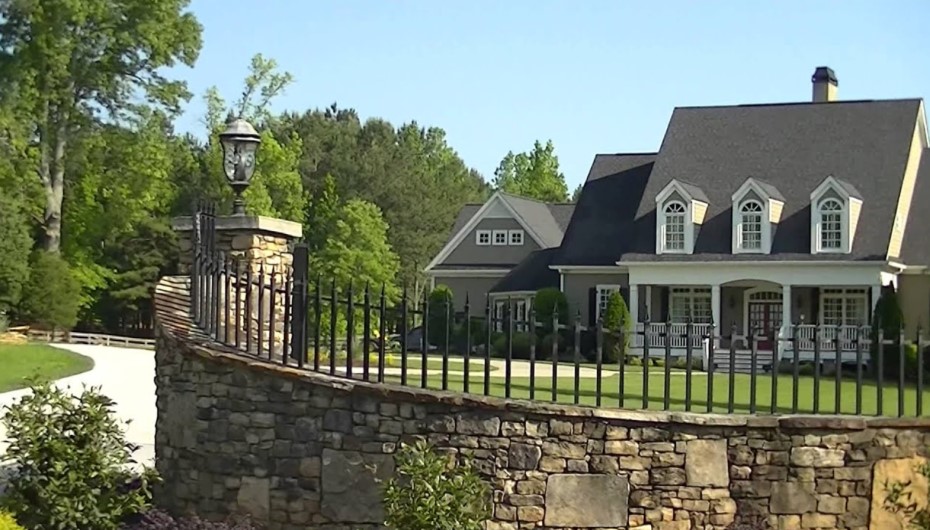 Who bought the Chris Benoit house after the tragedy? (Uncovering the details about the propertys ownership)